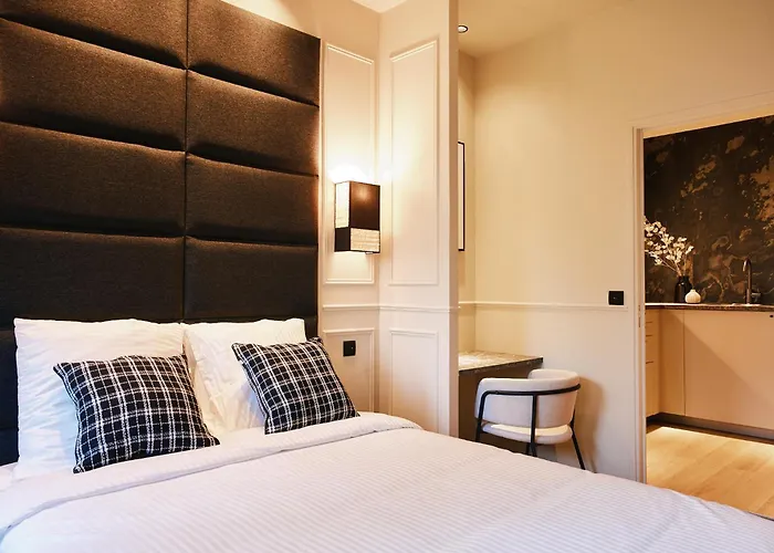 Saint Lambert Suite - Duke Housing